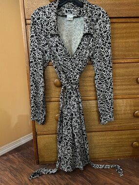 Vintage Diane Von Furstenburg Scribble Signature Black and White Wrap Dress